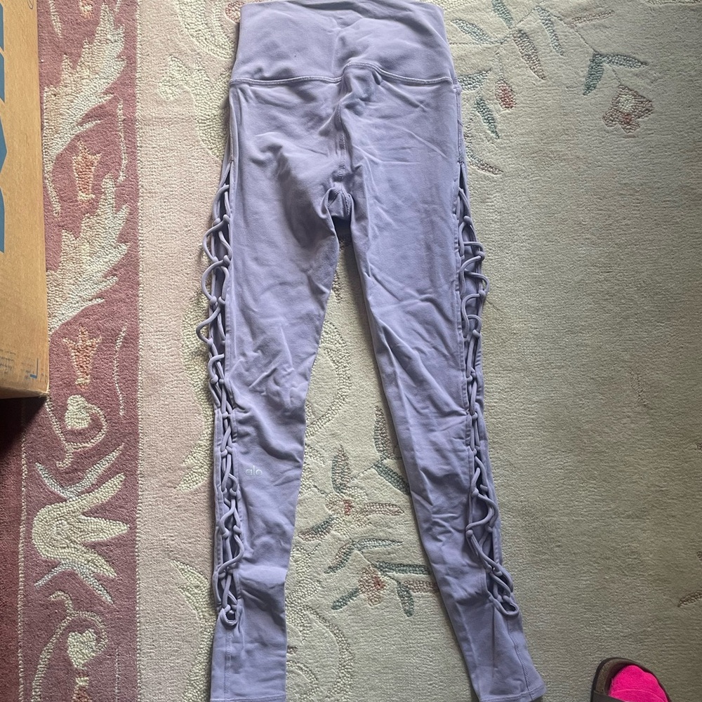 alo yoga leggings